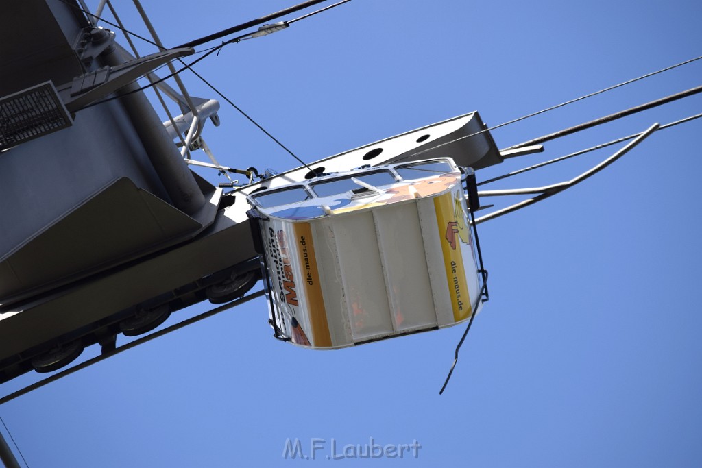 Koelner Seilbahn Gondel blieb haengen Koeln Linksrheinisch P320.JPG - Miklos Laubert